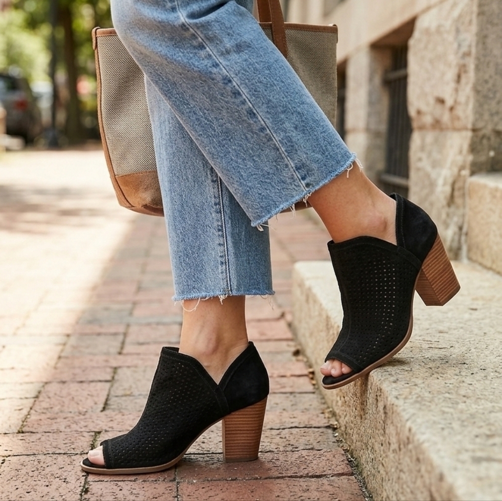 Lucky Brand Lakyn Black Suede Perforated Peep Toe Block Heel Booties Size 10M